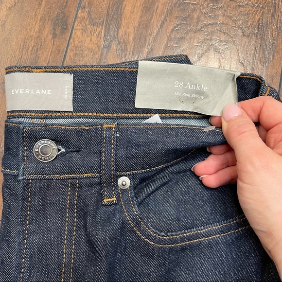 NWT Everlane The Mid-Rise Skinny Jean in Dark Indigo
Size 28 - Picture 8 of 9